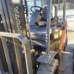 WAREHOUSE FORKLIFT 6000# DIESEL