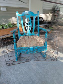 Metal wall decor pieces (x2) 17 in x 22 in