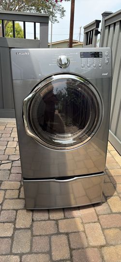 Samsung Washer Dryer Pair on Pedestal