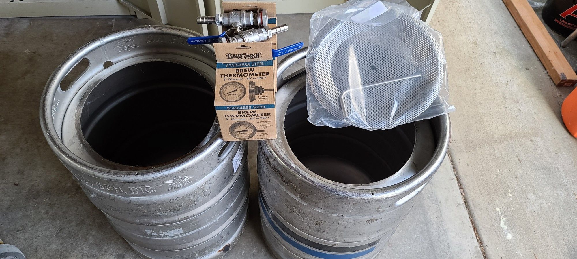 2 - 15 gallon kegs / brew pots