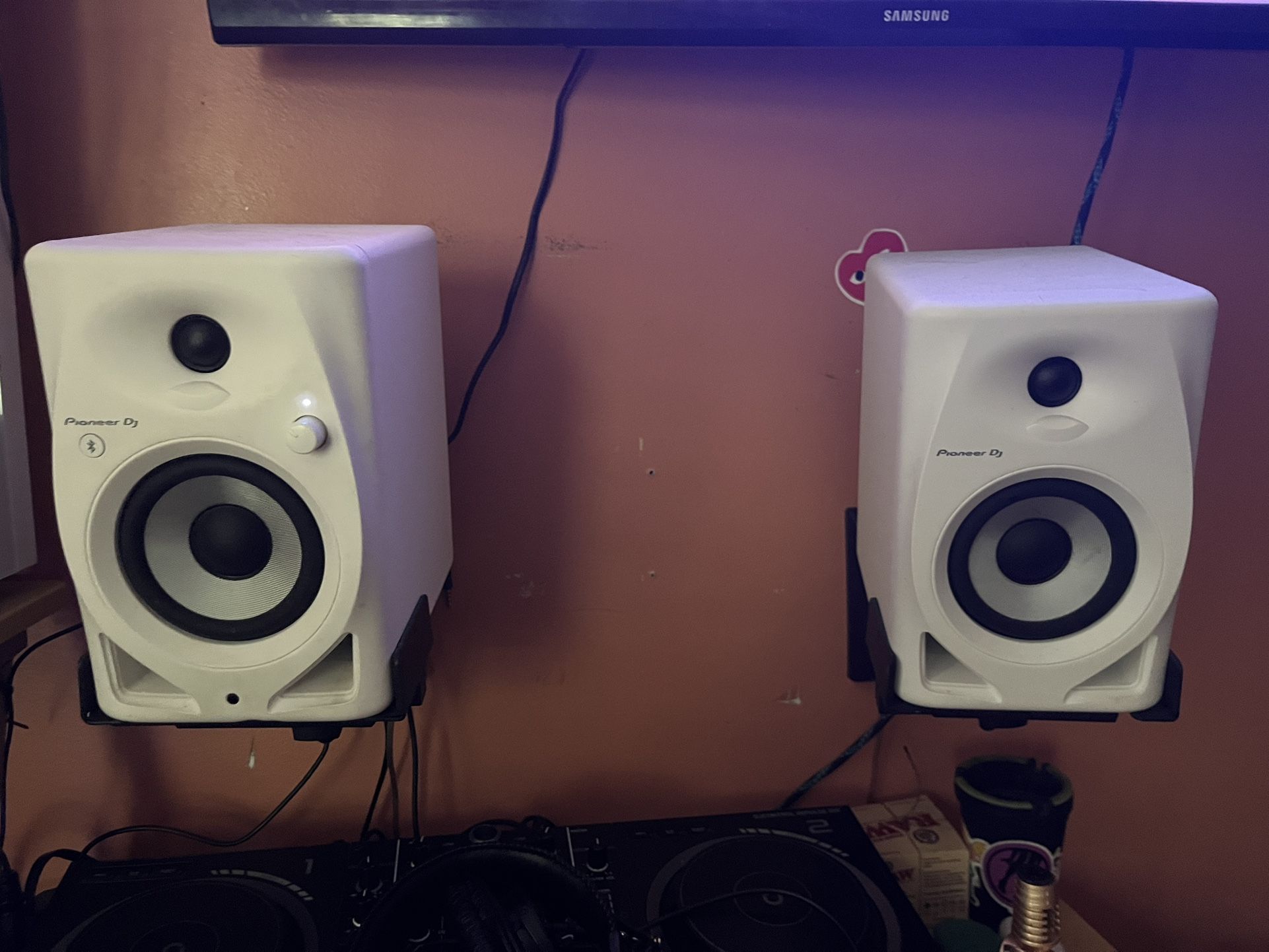 Pioneer DJ DM-40BT-W 4" Bluetooth Desktop Monitor Speakers (pair)- White