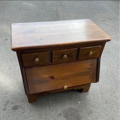 Old Tavern Pine Storage 28”