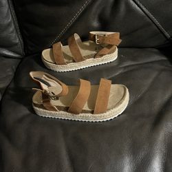 Art Class Platform Sandals 