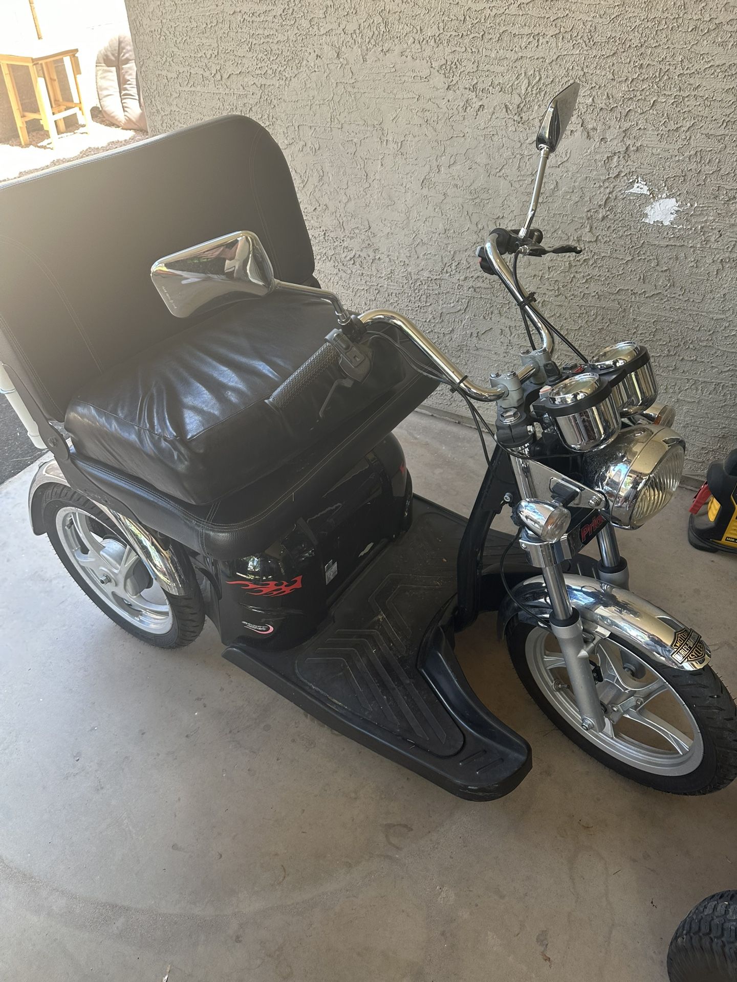 Electric Three Wheel Scooter