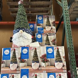 !HUGE SALE! 40” Pre-Lit Gnome Topiary Brand New In Box Only $19.99