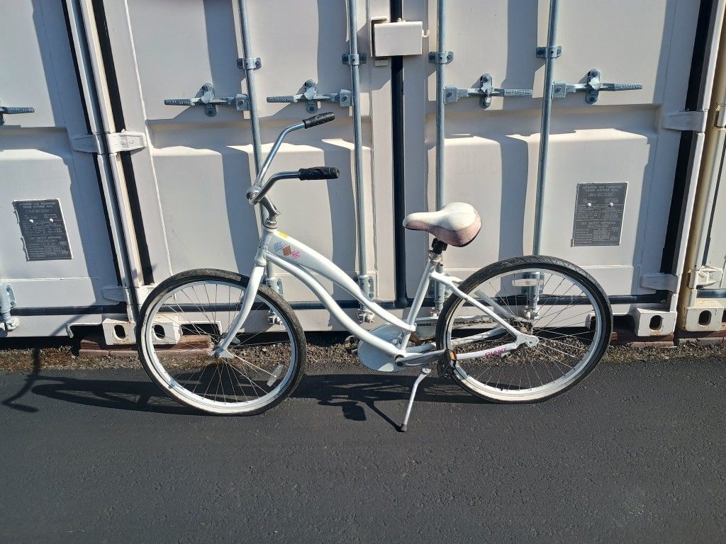 Simple Single Giant Cruiser Bicycle