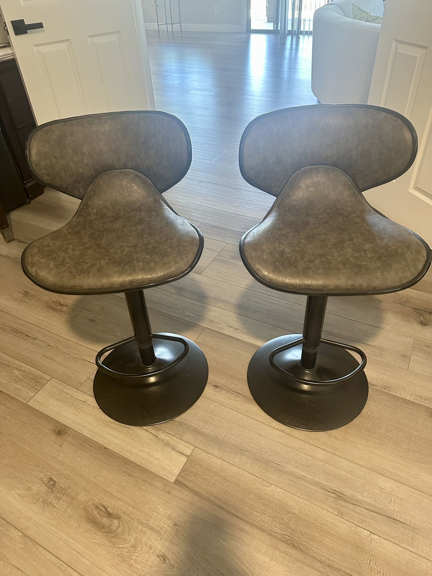 2 Adjustable Bar Stools