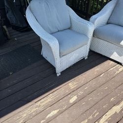 White Wicker  5 People Seats