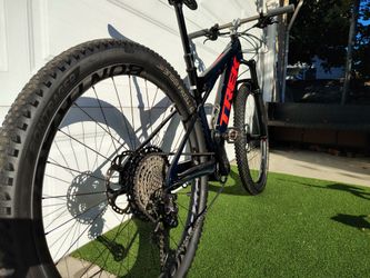 Trek E-Caliber 9.8 XT electric mountain bike