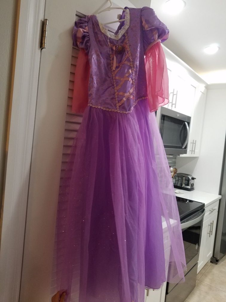 Rapunzel custome size medium 8-10