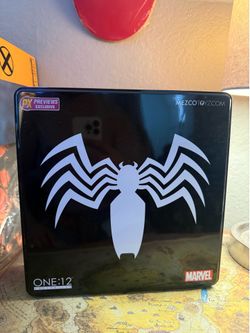 MEZCO ONE 12 : Symbiote Spider-man