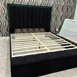 BRAND NEW KING SIZE BED FRAME 