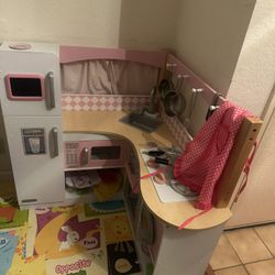 KidKraft Grand Gourmet Corner Wooden Play Kitchen with Washer, Chalkboard, Curtains and 4 Accessories, Gift for Ages 3+