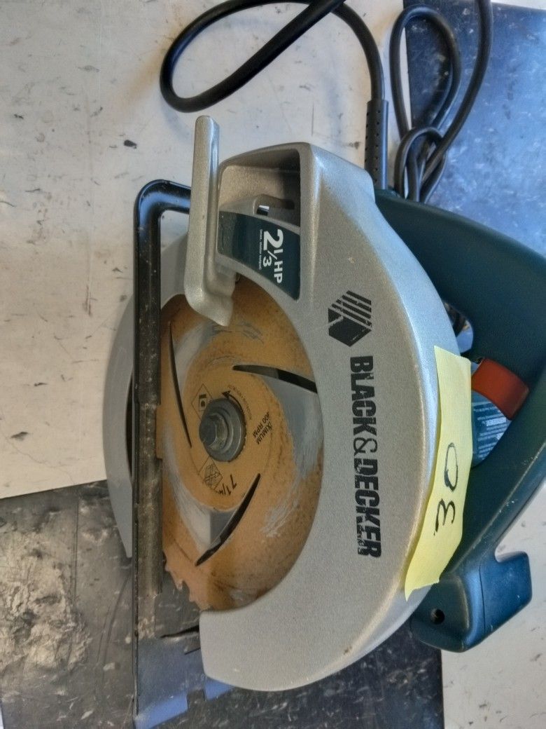 BLACK AND DECKER SAW