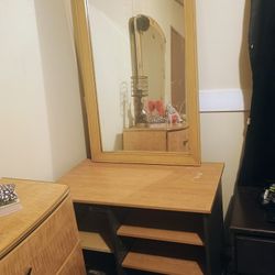 Dresser With Mirror