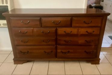 Heavy Wooden Dresser w/ 7 Drawers
