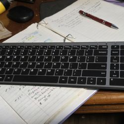 Seenda Wireless Keyboard Comb Full Size Slim Thin Black & Gray  With Numeric Keyboard  # 335