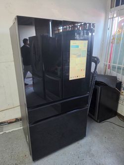 Samsung family hub refrigerator 2022
