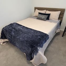 Full / Double / Queen Bed - Like New!
