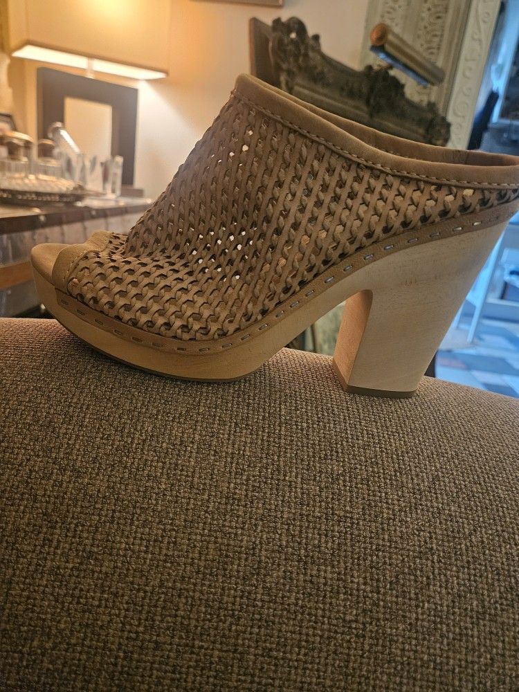 DOLCE VITA PERFORATED LEATHER WOODEN PLATFORMS