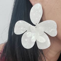 White large resin floral flower drop dangle earrings New item Gift