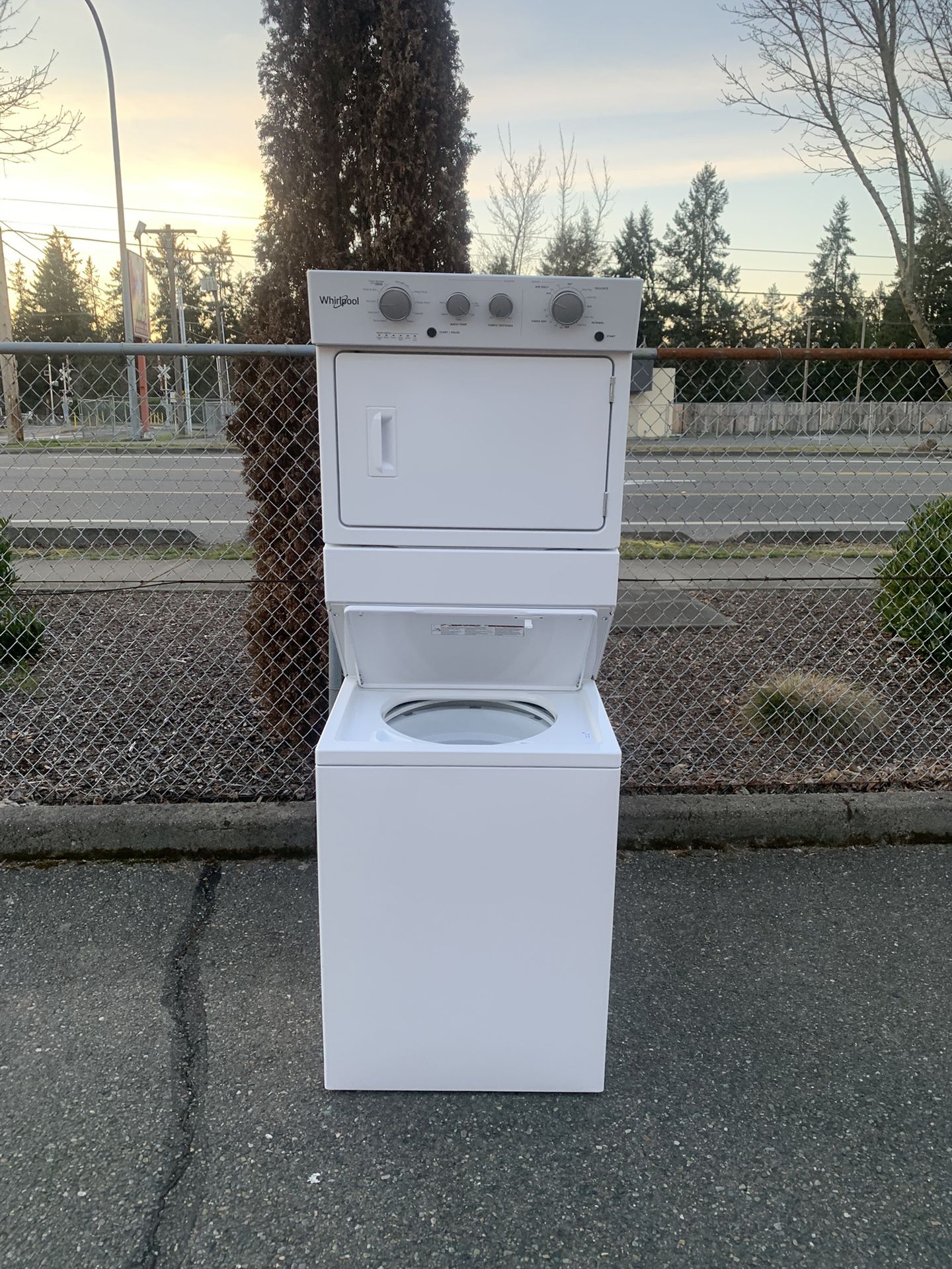 WHIRLPOOL WASHER AND DRYER (COMBO)