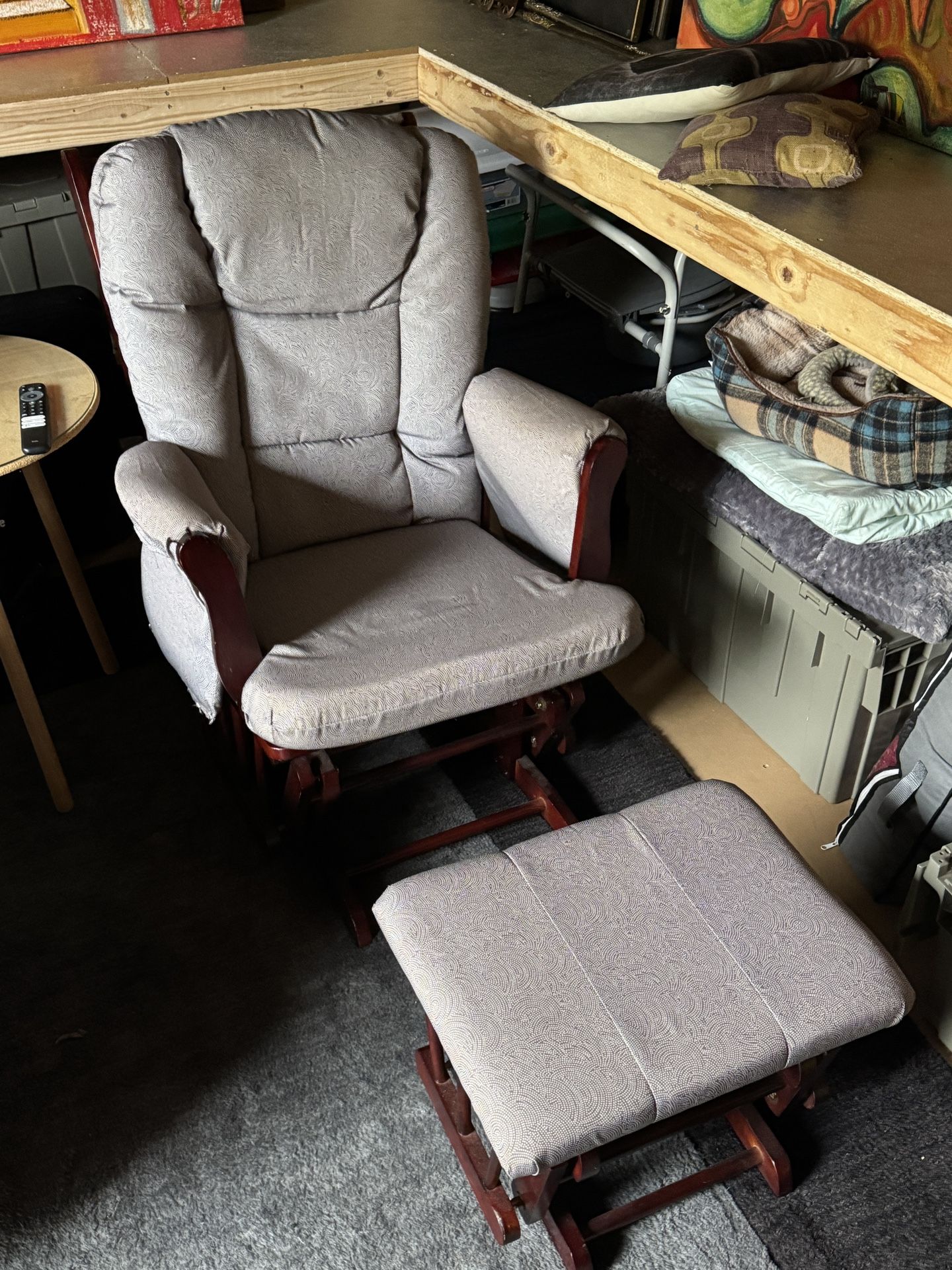 Rocker/glider With Ottoman