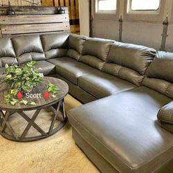 Abetting Gray Sectional Oversized ❗Ashley Brand New 