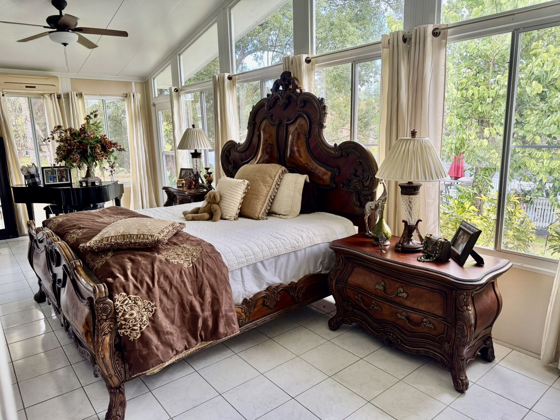 Stunning! Michael Amini “Palais Royale“ King size bedroom set!