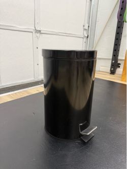 Step Trash Can, 12-Liter 3-Gal, Black