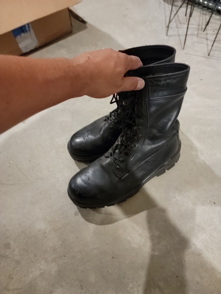 Bates Military Boots 9 W.. Good Condition