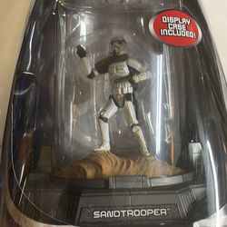 This Star Wars Titanium Series Die-Cast Sandtrooper 2005 action figure is a must-have for any Star Wars fan. The 3.75in. figure is made of high-qualit