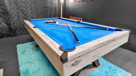 Pool table 84”