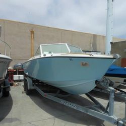 Formula 223 with bracket mounted Yamaha 250hp
