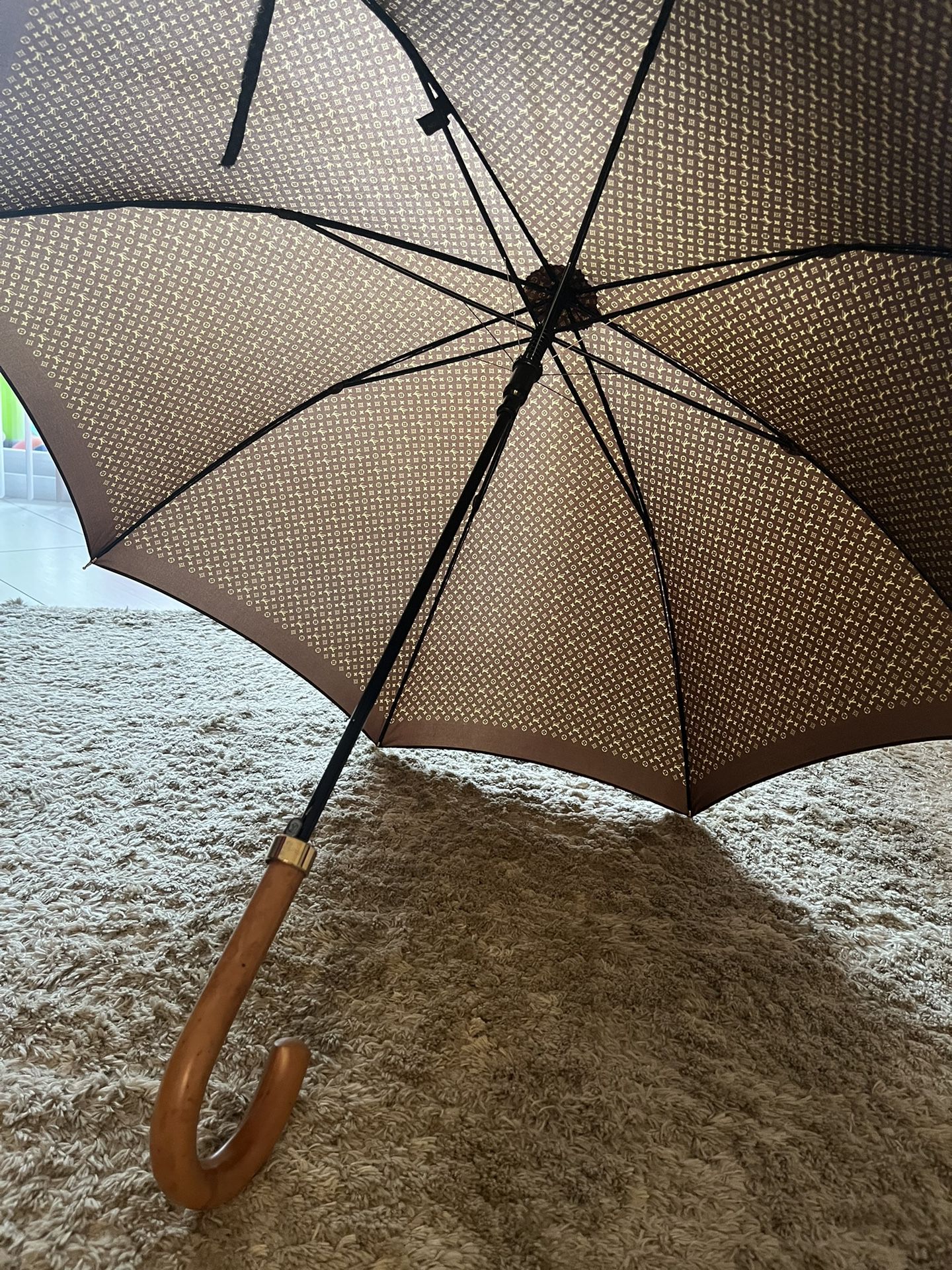 Authentic Louis Vuitton Umbrella Brown for Sale in Pembroke Pines, FL -  OfferUp