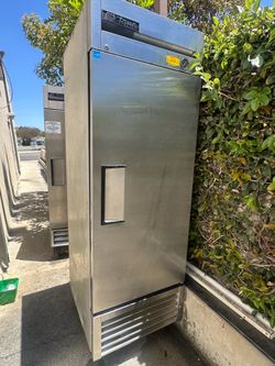 True commercial freezer single door