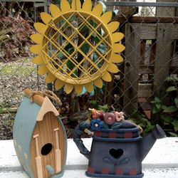 Sunflower Bird Feeder & 2 Bird Houses