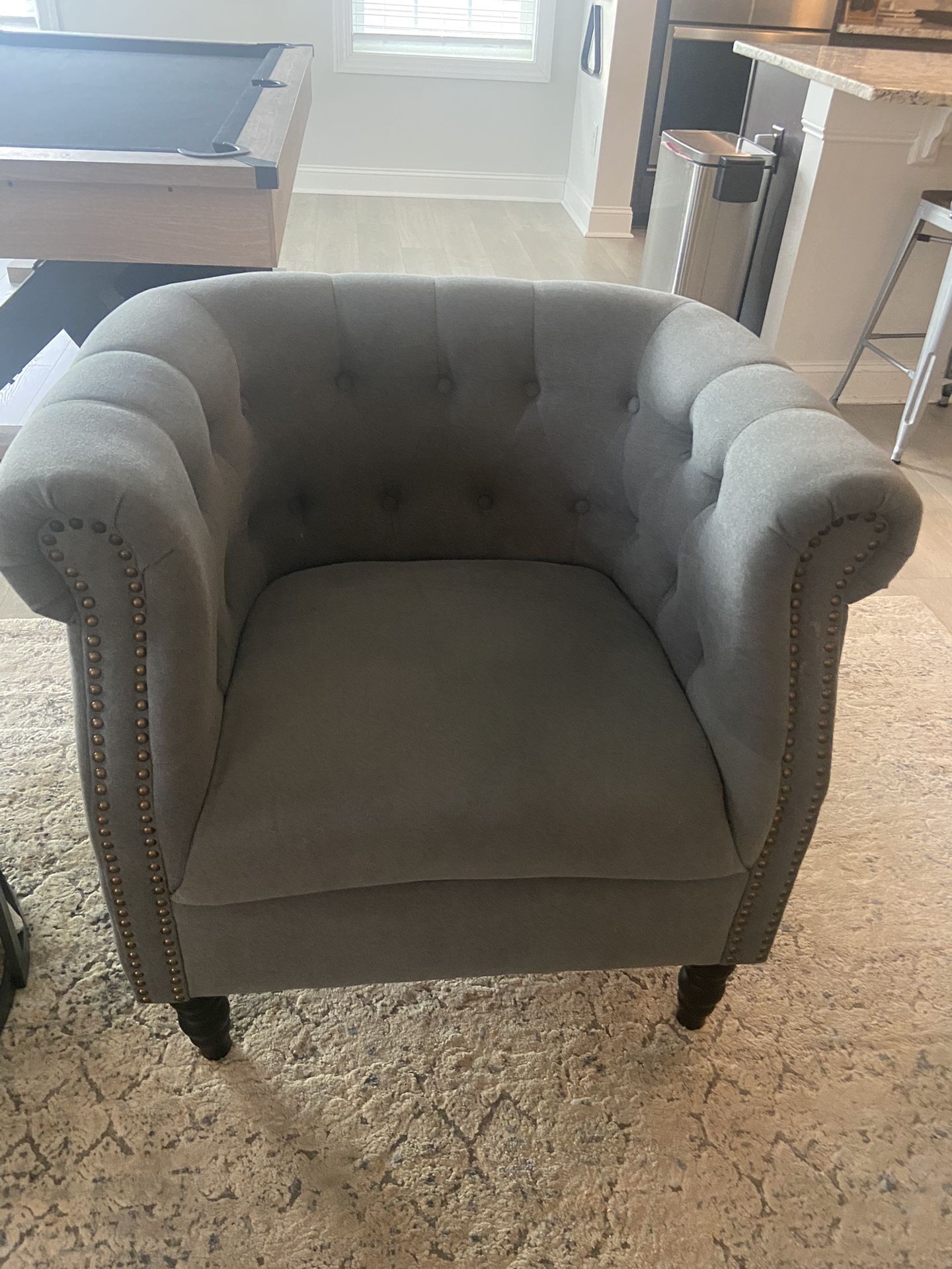 Ashley Furniture-Rolled Edge Tufted Chair