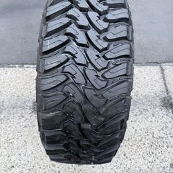 (1) 35x12.50R18 Toyo M/T