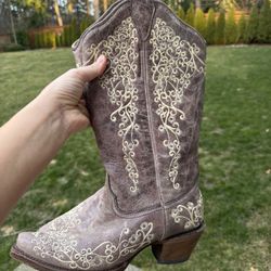 Corral Women's Wedding Big Floral Embroidered Snip Toe Boots