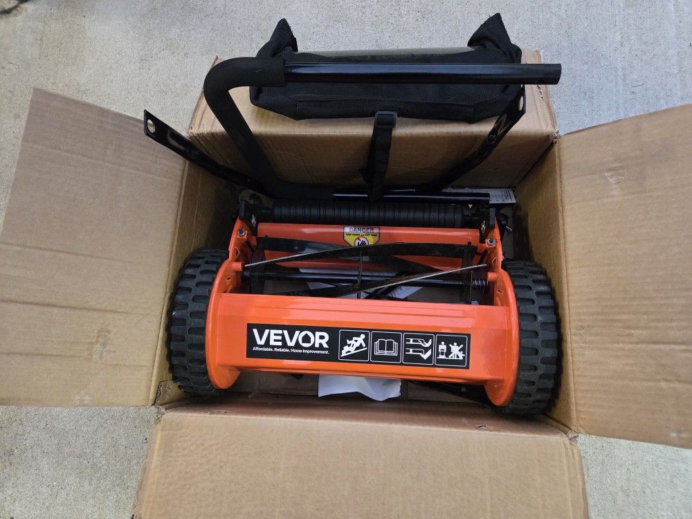 Like New Push Reel Lawn Mower 