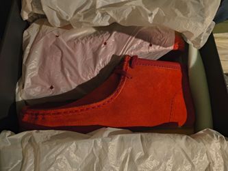 Brand New Clarks Wallabies Chili Limited edition size 10.5