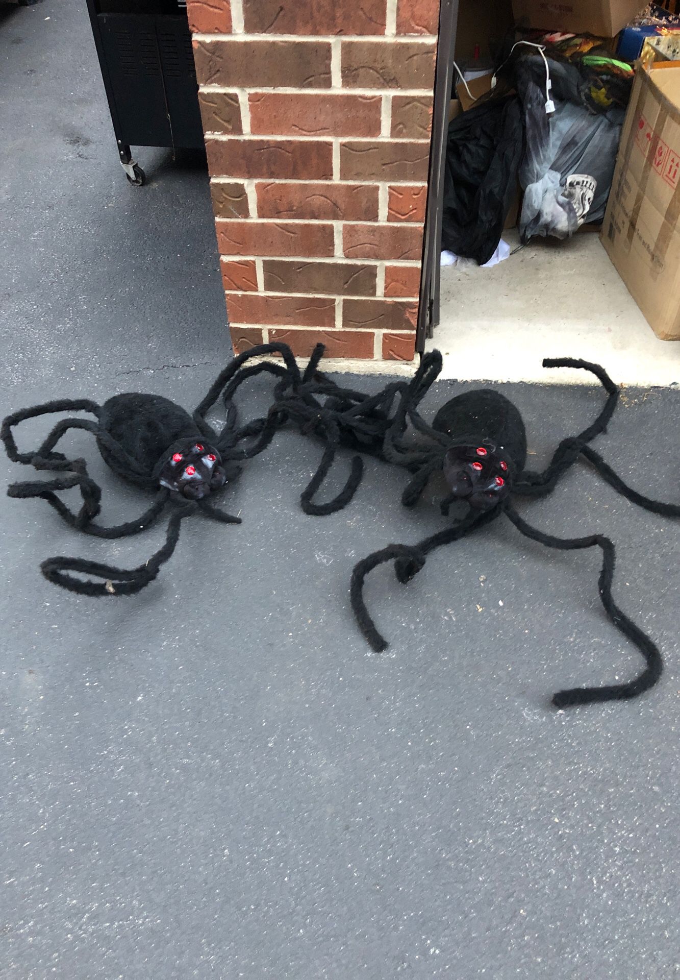 Halloween plush spiders decoration
