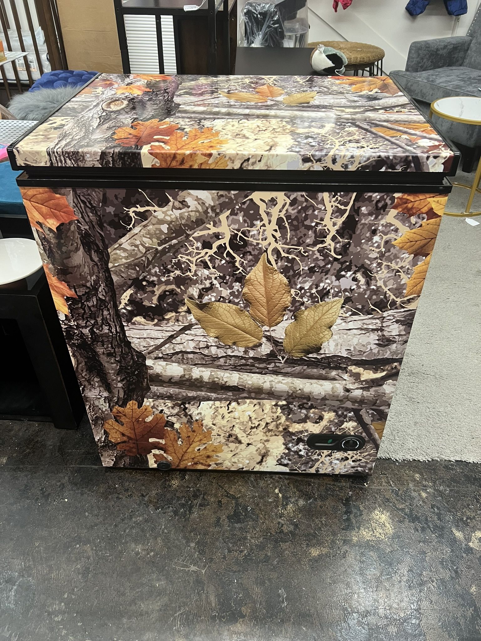 NEW Camo 5-cu Chest Freezer