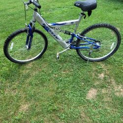 Motiv 26" Aluminum Frame Bike (recently serviced with new cassette) very good