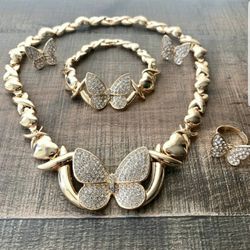 Butterfly Design Necklace Set