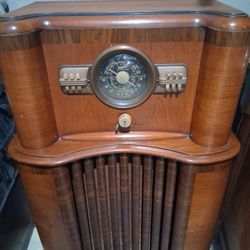 1943 Zenith Radio 40 Inches Tall MINT Cond