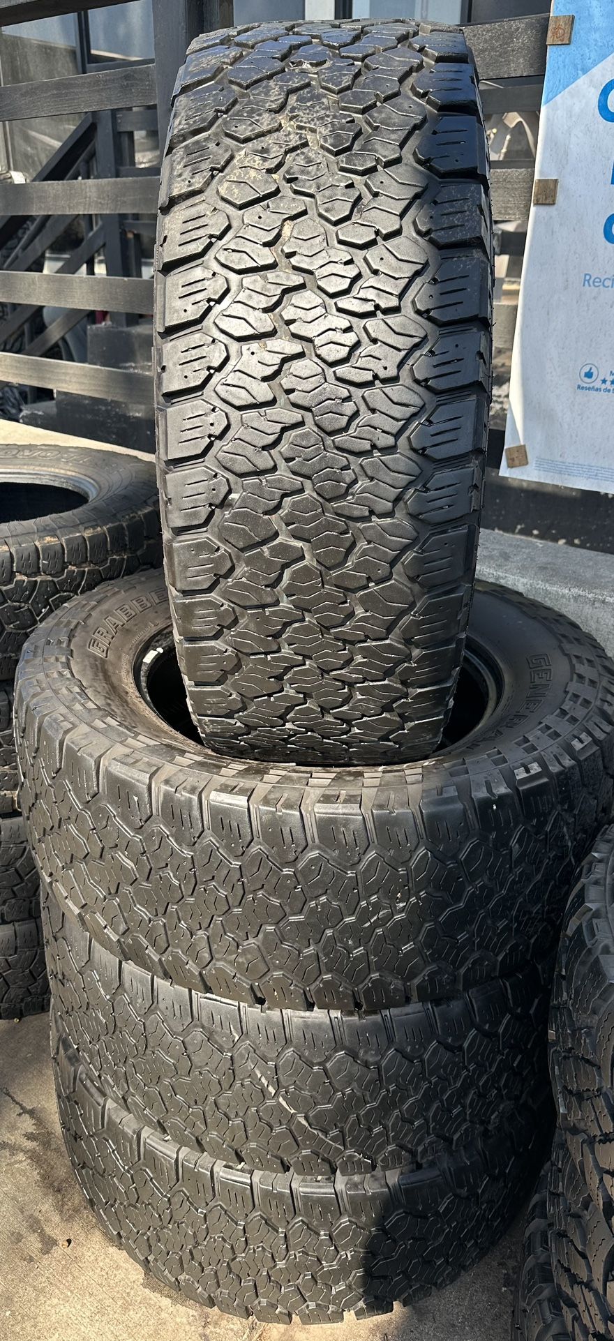 General grabber A/T LT325/60R20