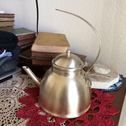Rose & Fitzgerald brush gold tea pot