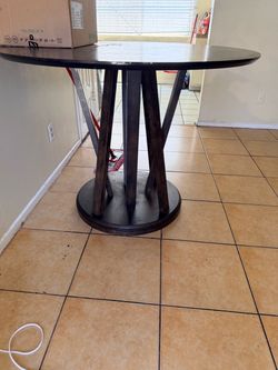 ROUND WOODEN KITCHEN TABLE